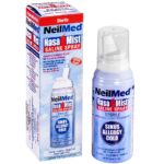 Izotoniczny spray do nosa nawilża i oczyszcza suchą śluzówkę. Zdjęcie z produktem i opakowaniem.